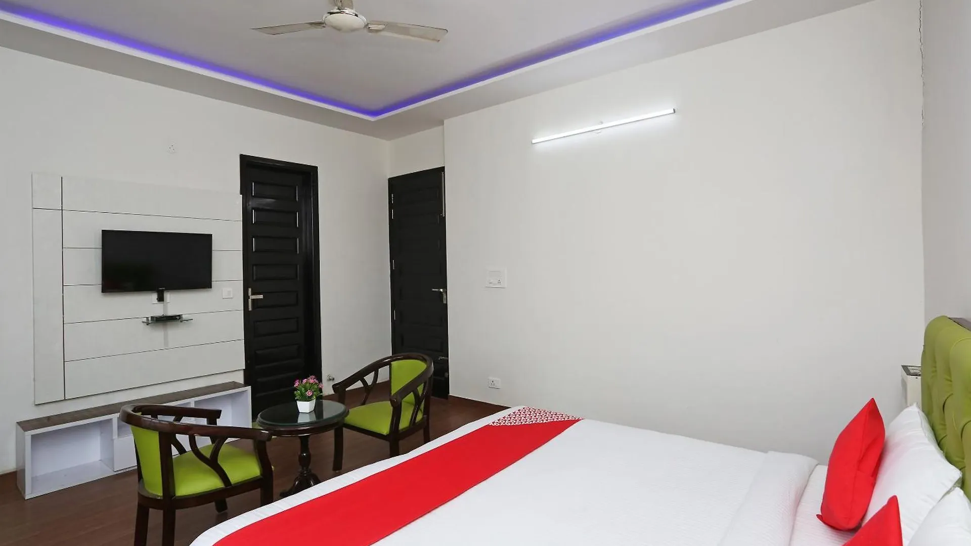 Hotel O Star Suites Gurgaon