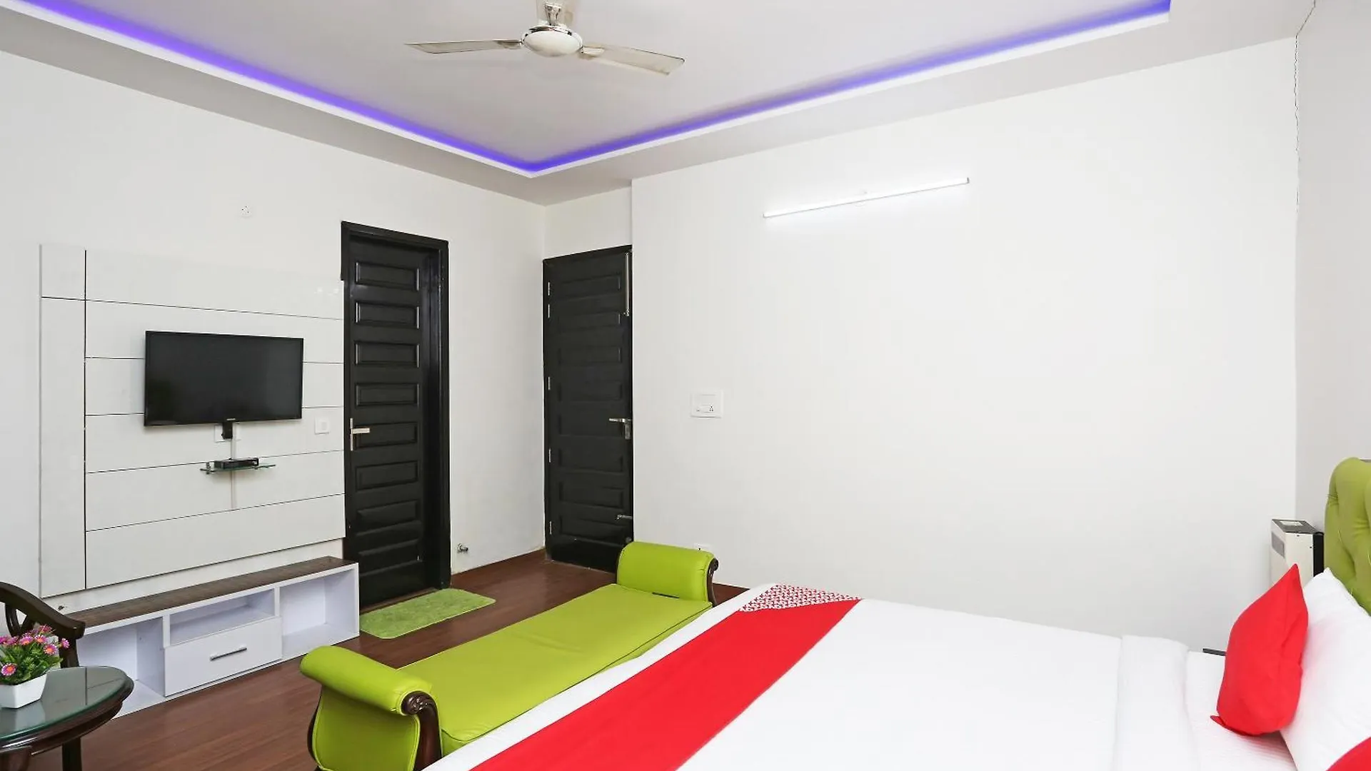Hotel O Star Suites Gurgaon